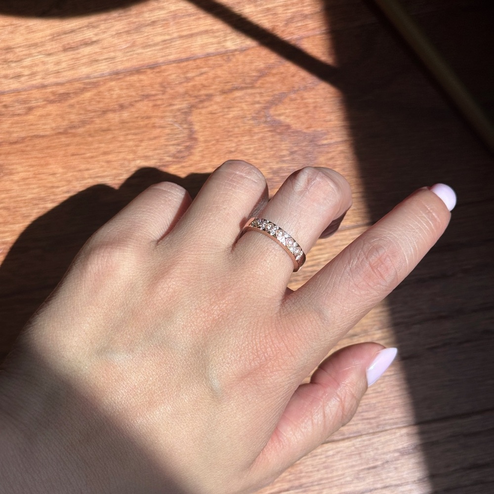 14k Milgrain gold diamond band